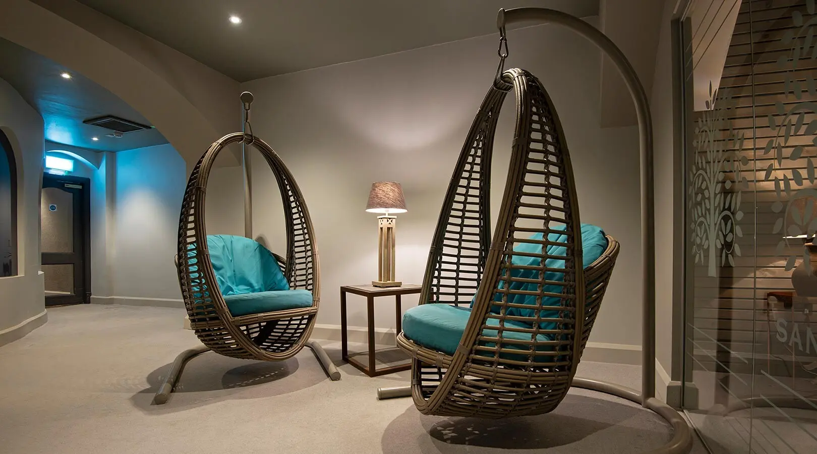 Sanctum-day bed-hoar cross hall