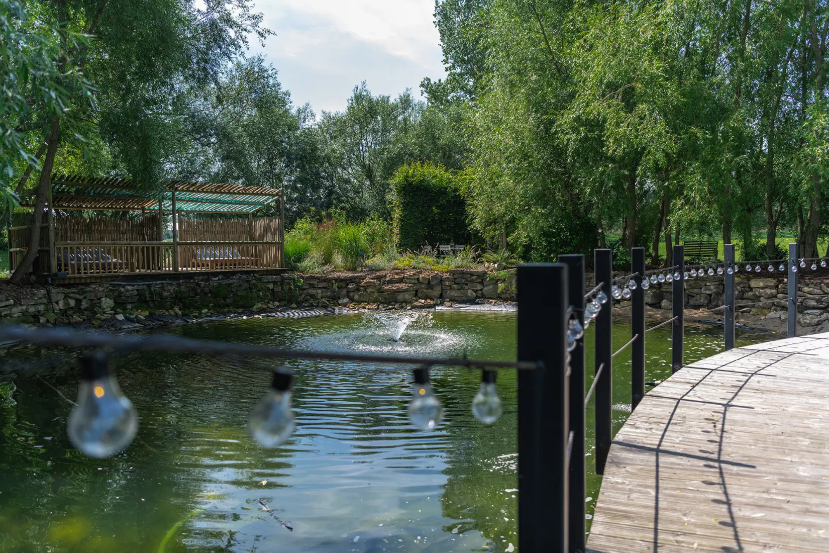 exterior-gardens-pond-4